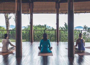 group-meditation-retreat